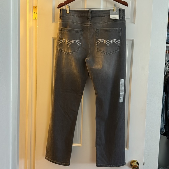 Jeans - Picture 2 of 4